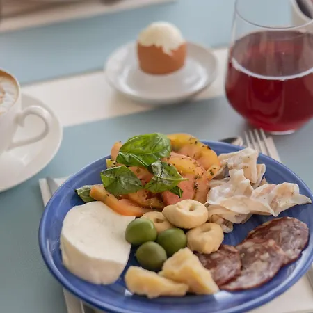 Santa Maria Vecchia Relais Bed & Breakfast 4*